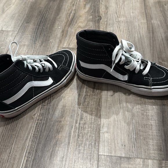 Vans - Picture 2 of 4